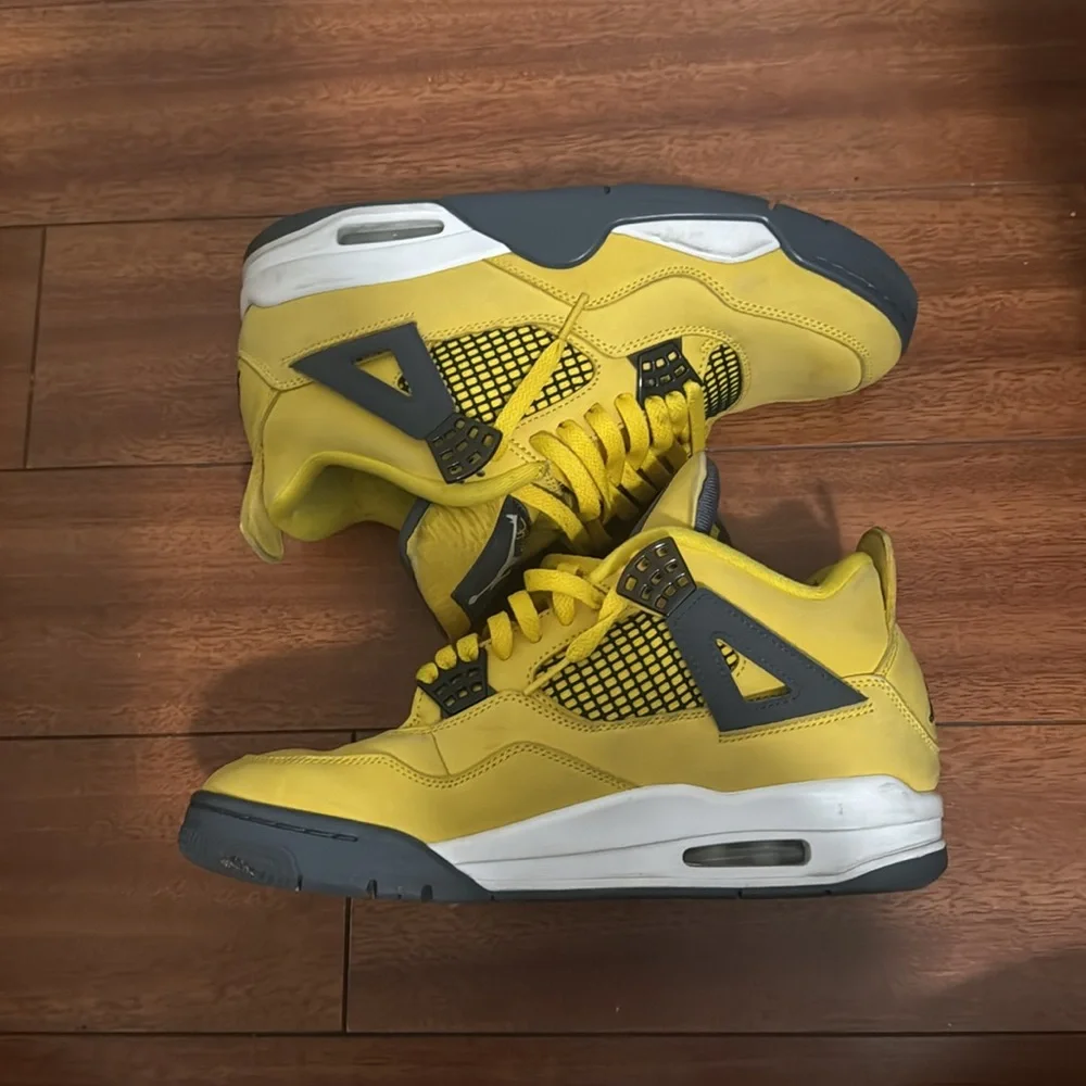 Jordan 4 Lightning